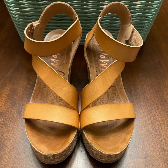 Malibu Blowfish Tan Wedge Sandals with Cork Heel and Platform - Picture 5 of 9